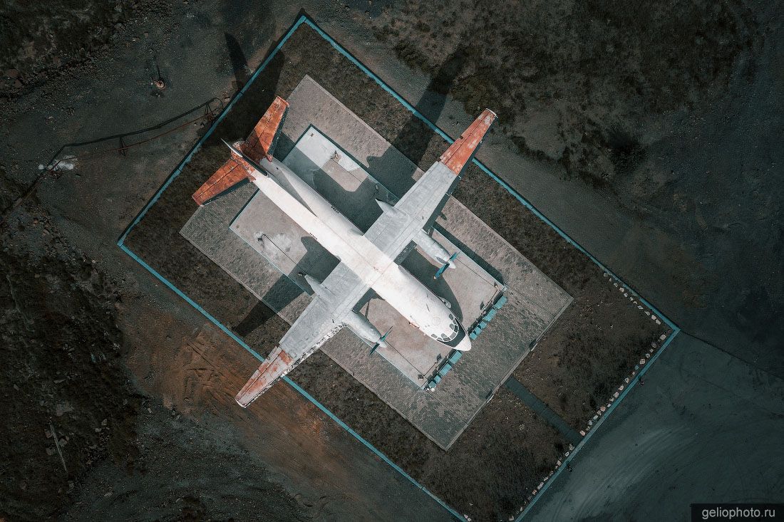 Самолёт Ан-26 в Норильске фото
