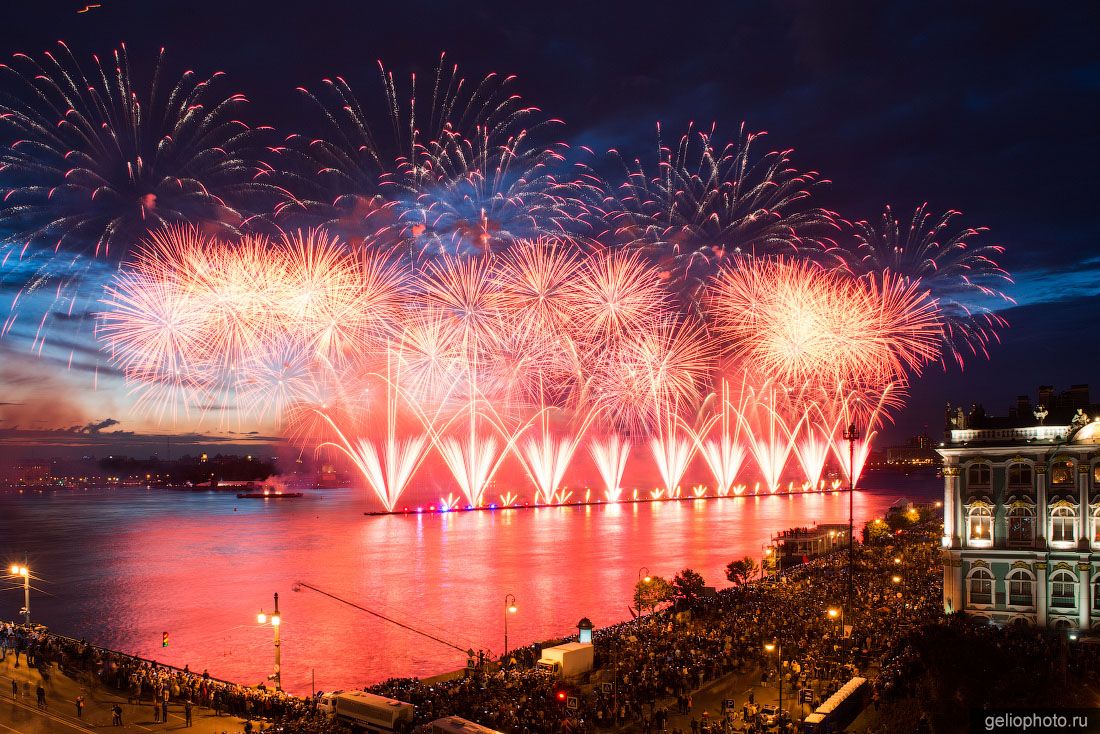 Праздник Алые Паруса в Петербурге фото