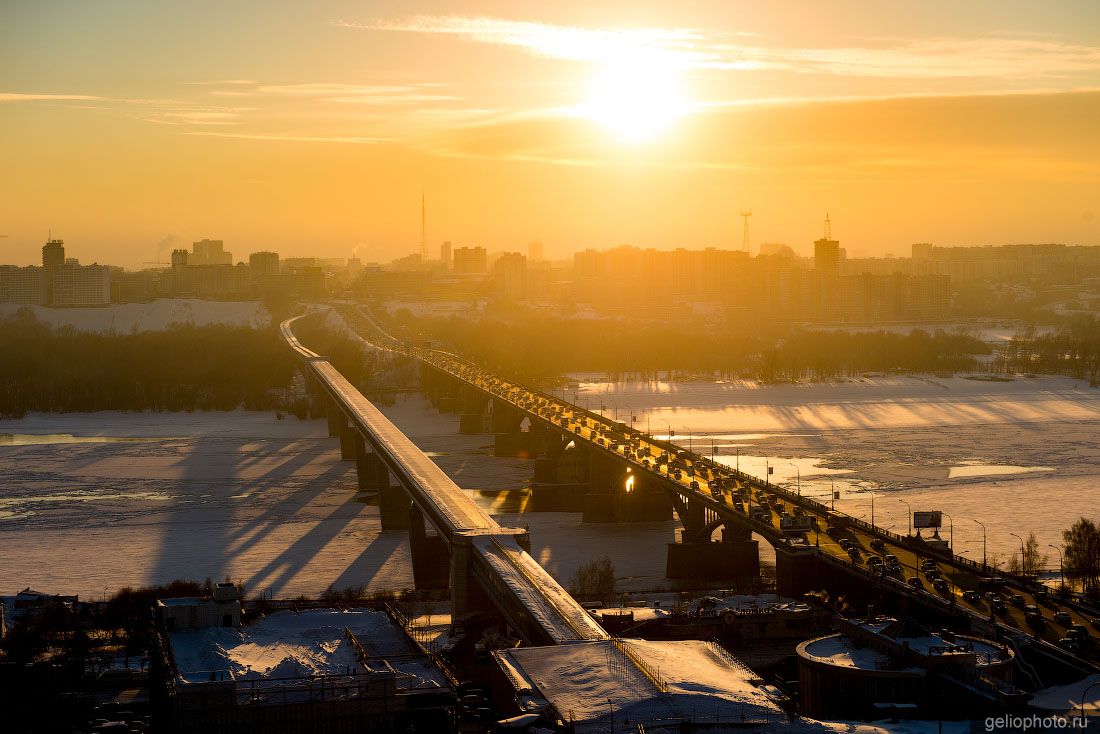Октябрьский мост в Новосибирске на закате фото