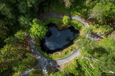 Озеро Сердце в парке Рускеала в Сортавале фото