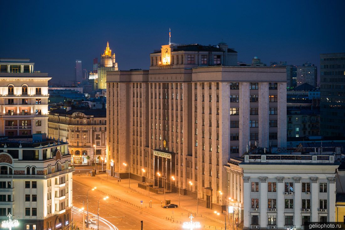 Здание Государственной Думы в Москве фото