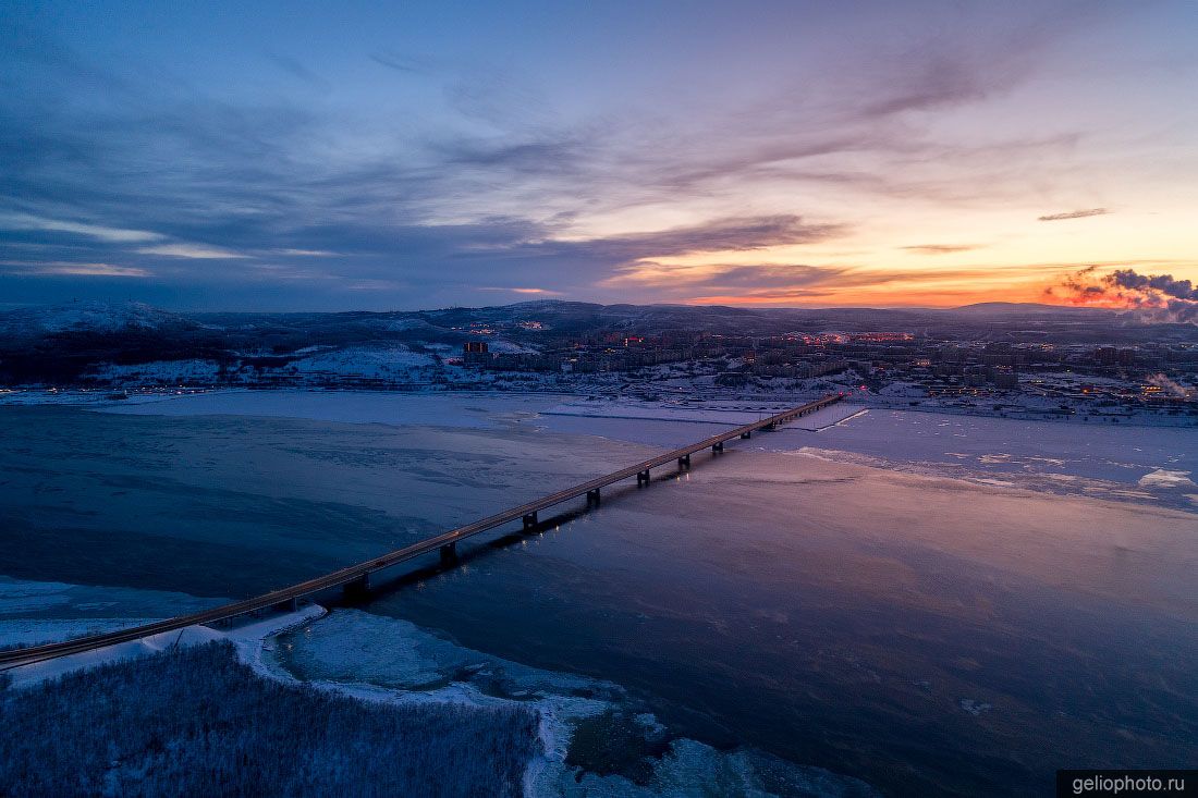 Мост через Кольский залив в Мурманске зимой фото