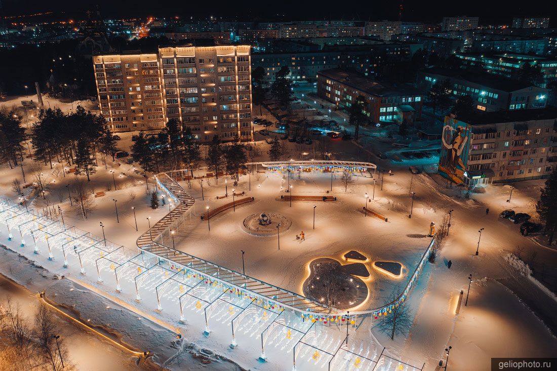 Улица Ленина с новогодней подсветкой в Ноябрьске фото