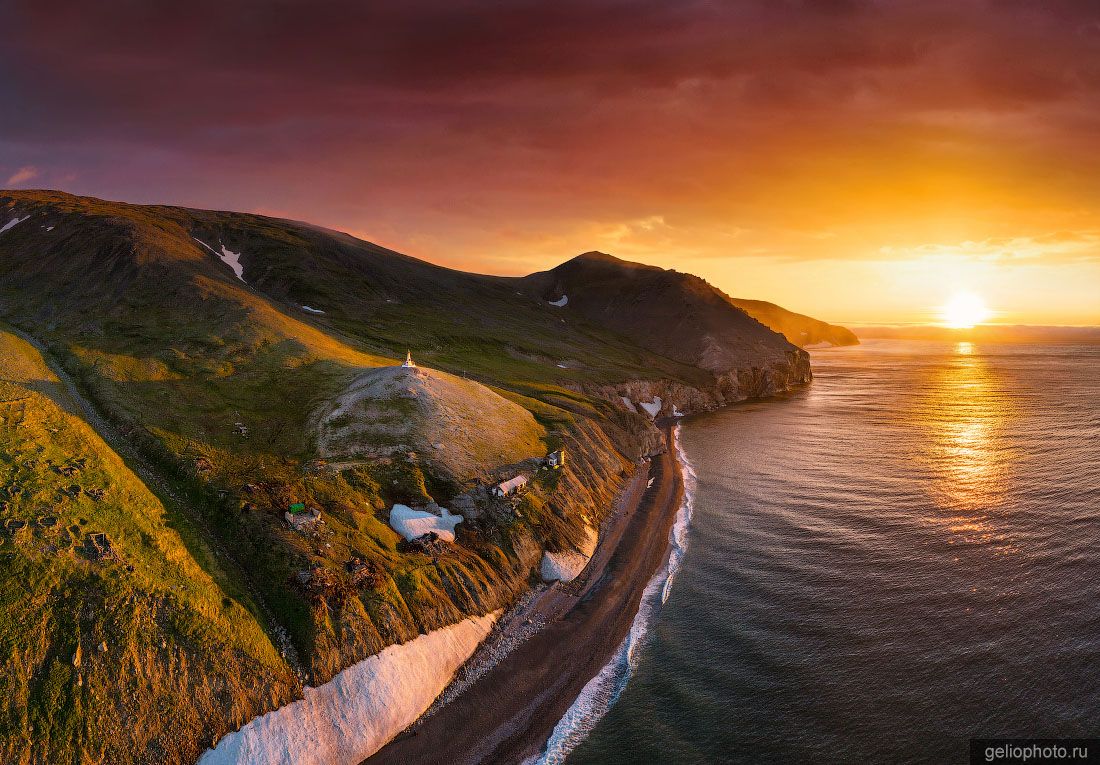 Мыс Дежнёва на рассвете с высоты фото