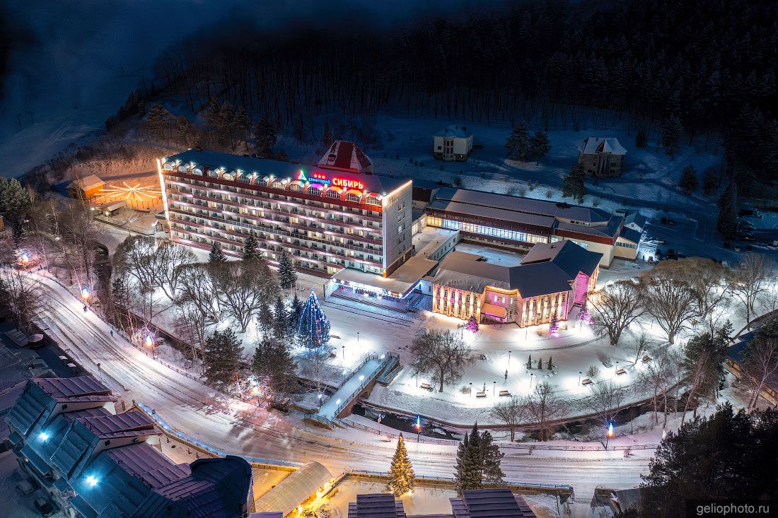 Санаторий Сибирь в Белокурихе ночью с высоты фото