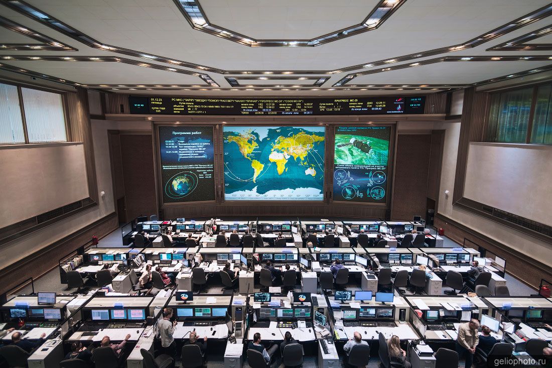 Операционный зал Центра управления полётами в Королёве фото