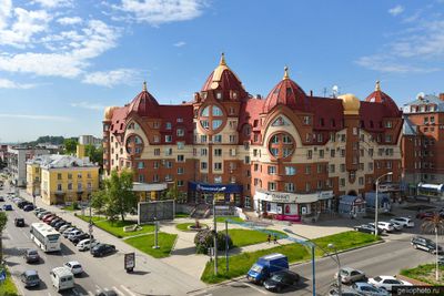 Жилой дом Три богатыря в Барнауле фото