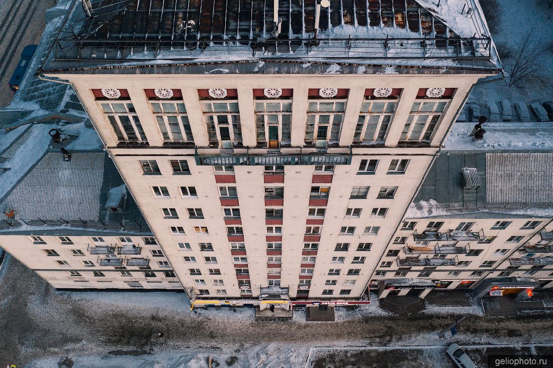 Вид на первый сибирский небоскрёб в Новокузнецке с высоты фото