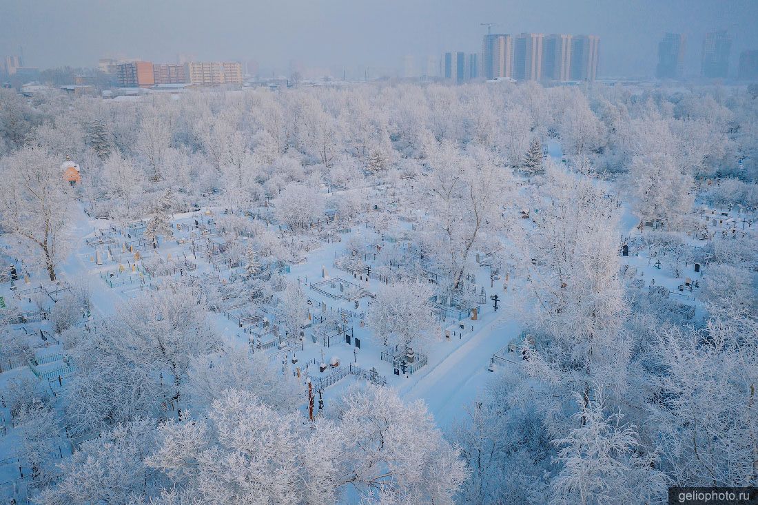 Троицкое кладбище в Красноярске зимой с высоты фото