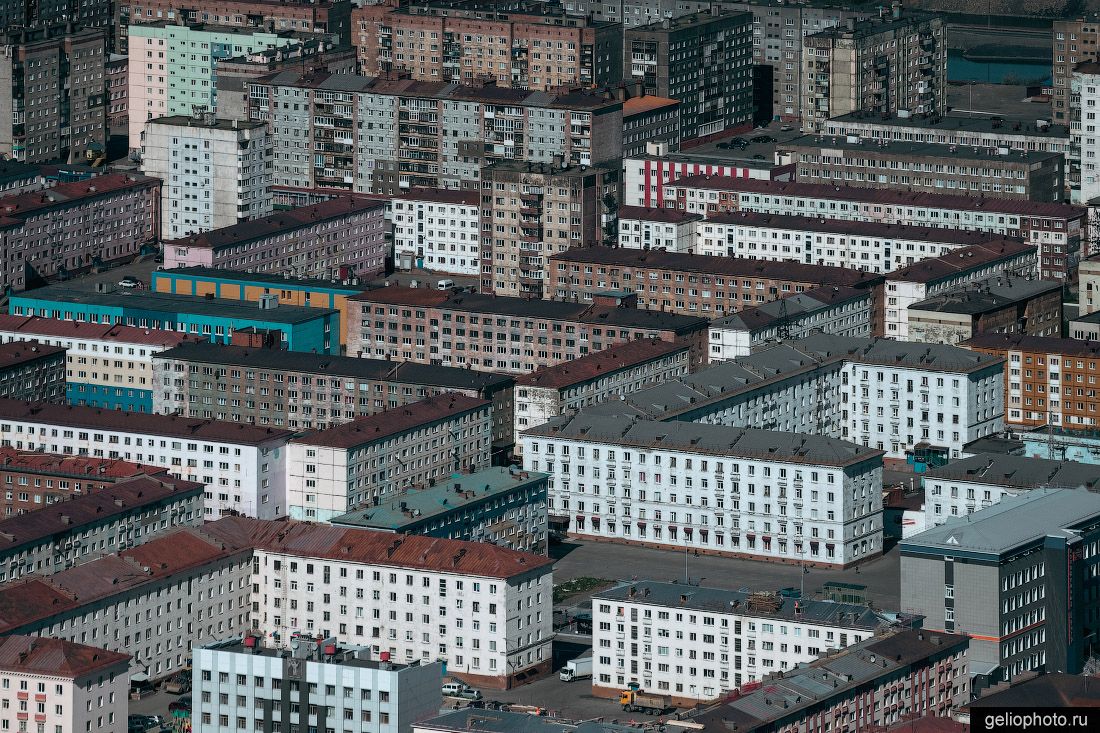 Жилые дома в Норильска с высоты фото