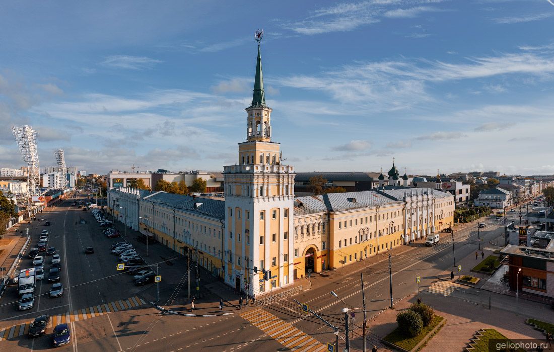 Вознесенские казармы в Ярославле с высоты фото