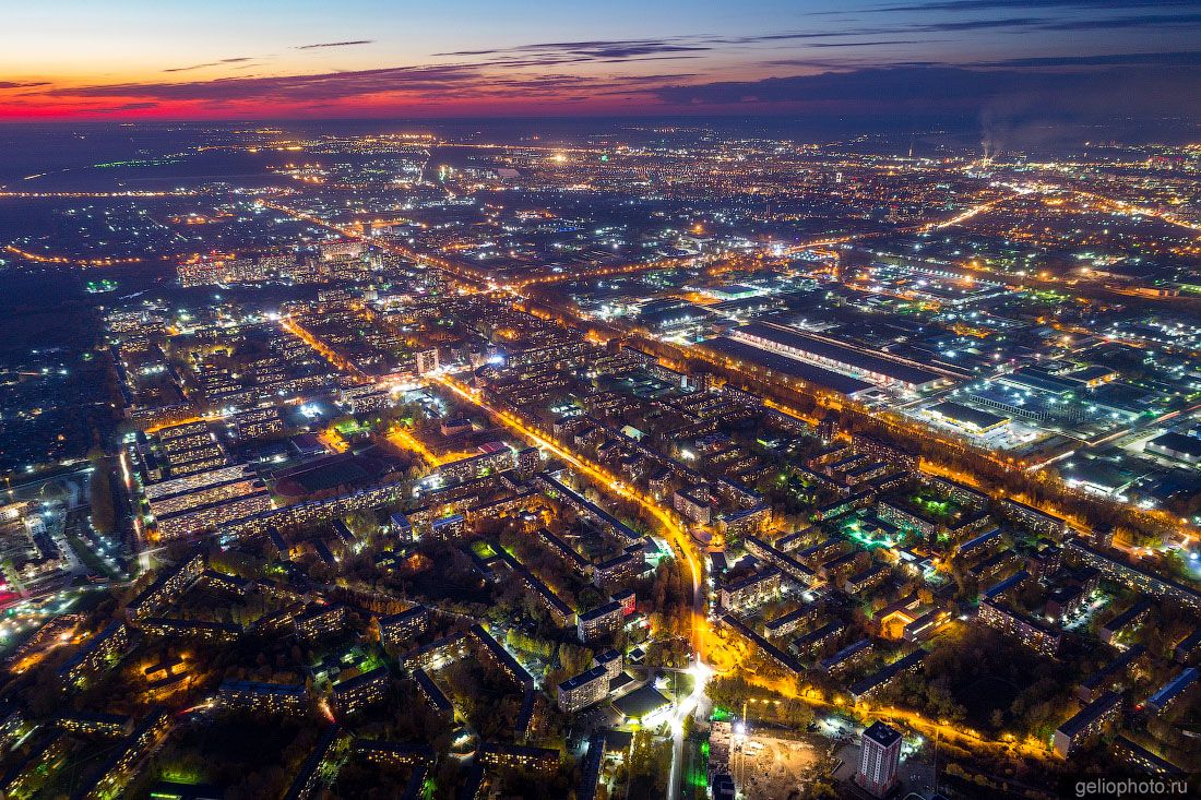 Затулинский жилмассив в Новосибирске с высоты вечером фото