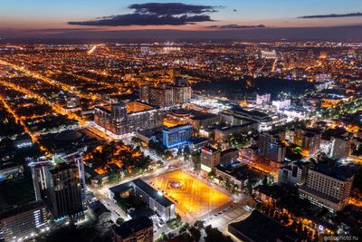 Центр вечернего Краснодара с высоты фото