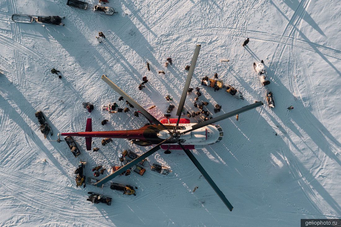 Вертолёт Ми-8 авиакомпании КрасАвиа вид сверху фото