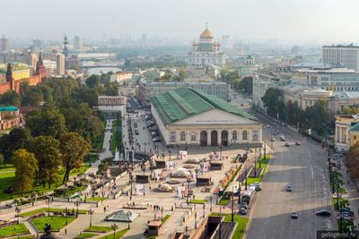 Центральный выставочный зал Манеж в Москве фото