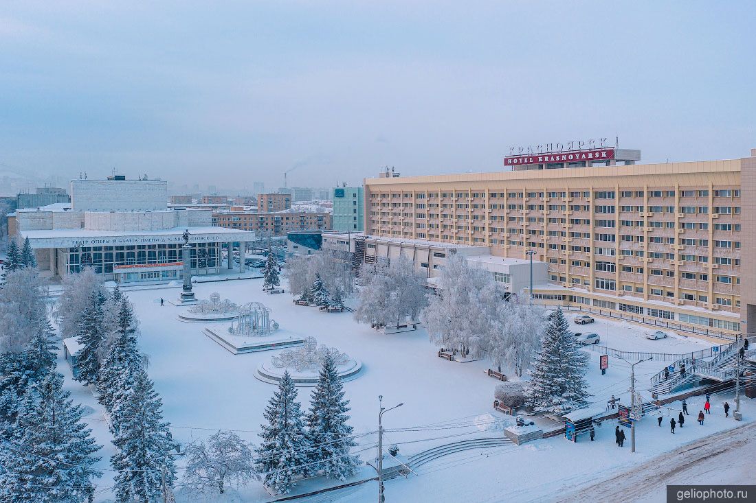 Театральная площадь в Красноярске зимой фото