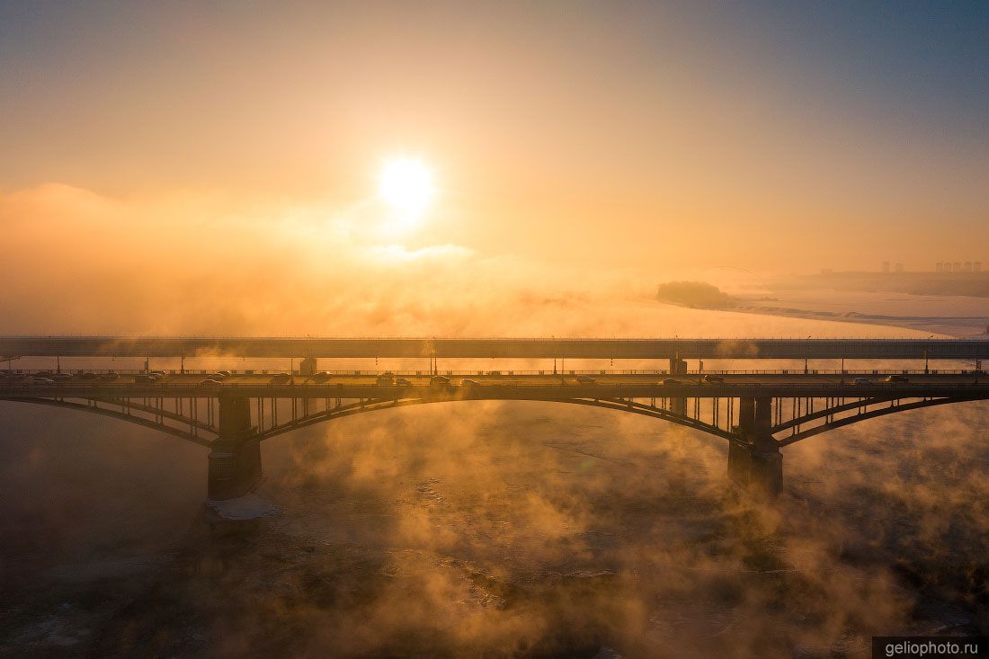 Октябрьский мост Новосибирска на рассвете зимой фото