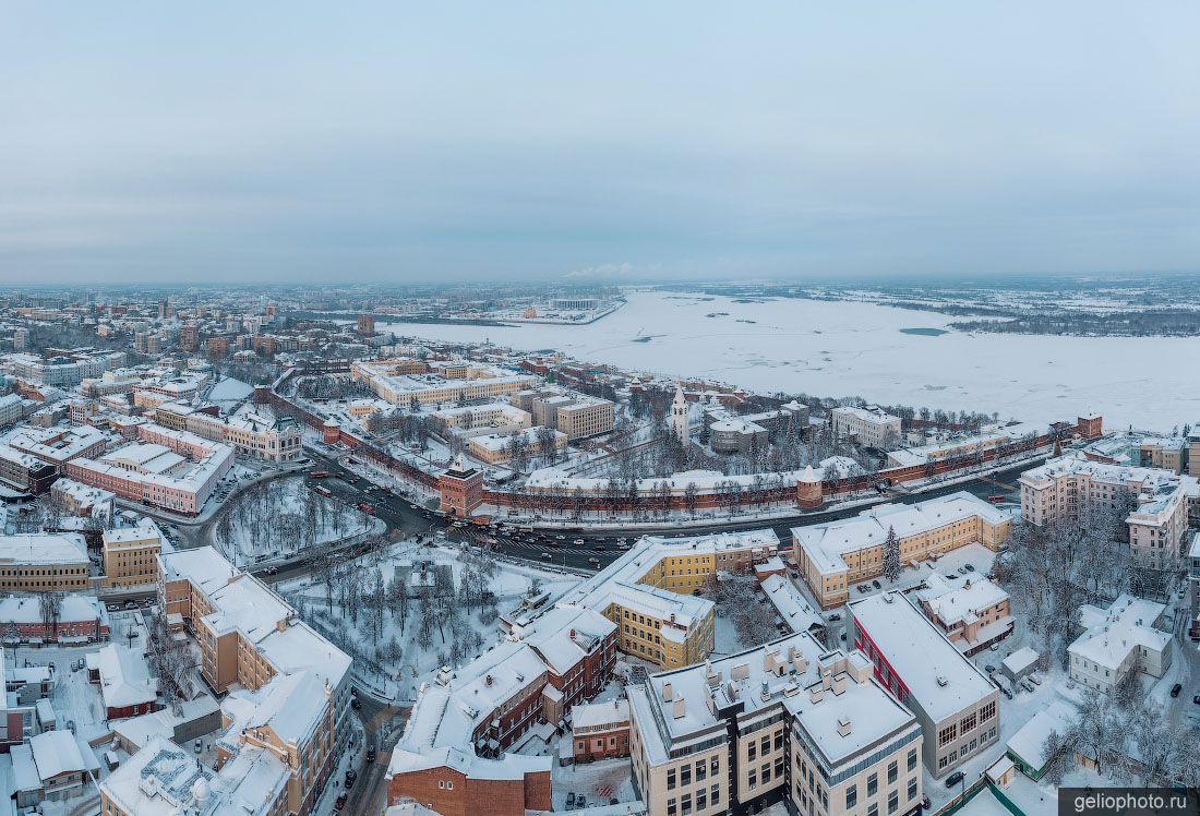 Вид сверху на центр Нижнего Новгорода фото