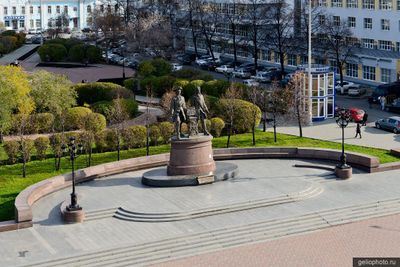 Памятник Татищеву и де Геннину в Екатеринбурге фото
