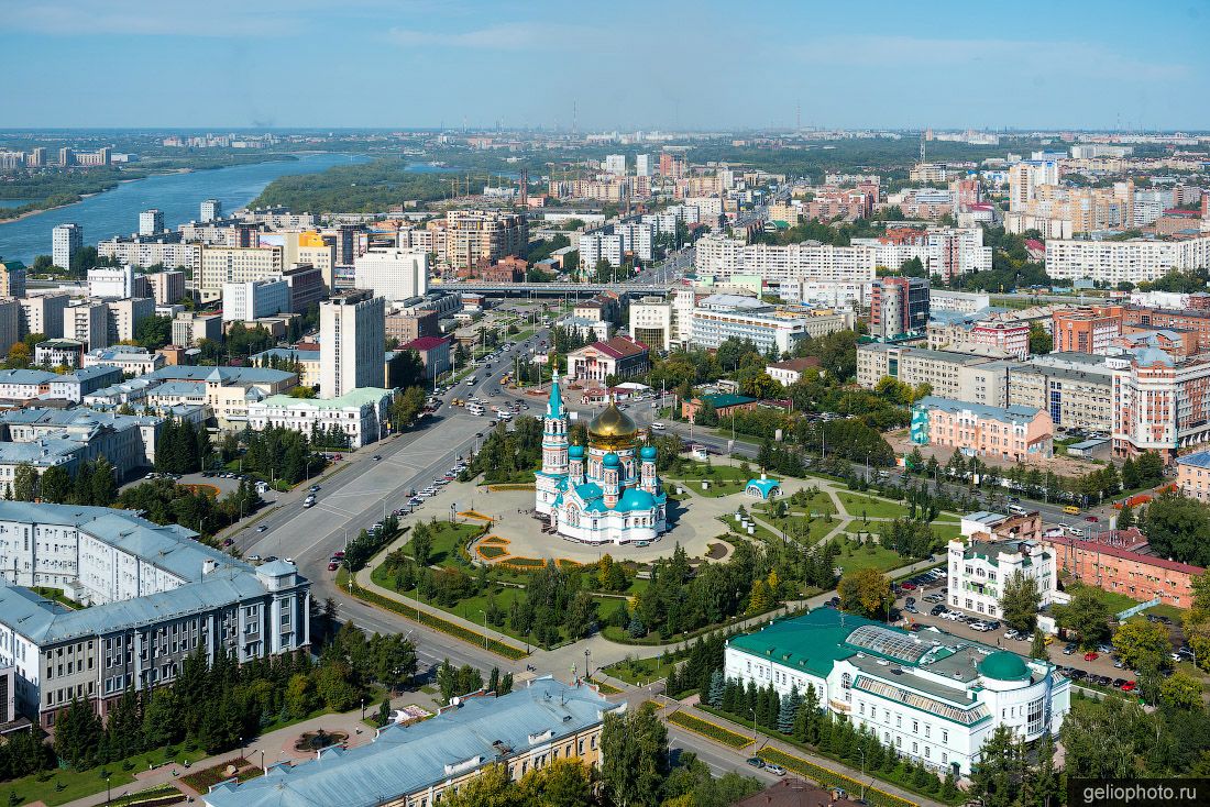 Соборная площадь и Свято-Успенский собор в Омске фото