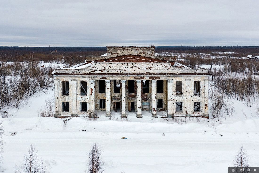 Бывший дом культуры Лесокомбината в Игарке фото