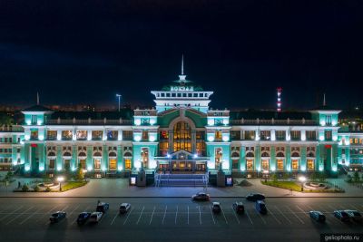 ЖД вокзал Омск вечером фото