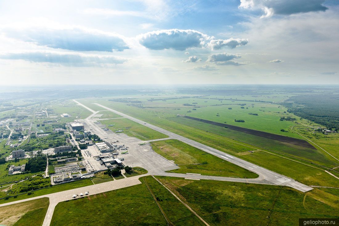 Аэропорт Толмачёво в Новосибирске с высоты  фото