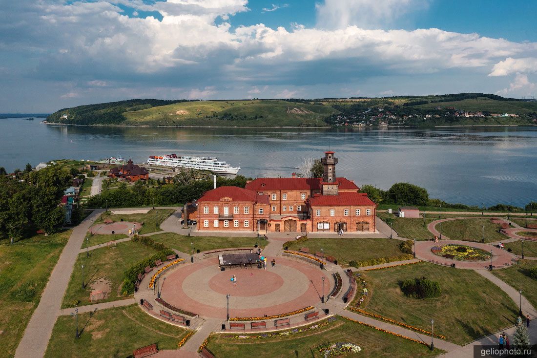 Речной вокзал в Свияжске с высоты фото