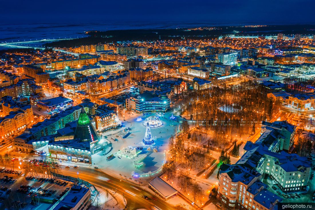 Центральная площадь Ханты-Мансийска фото