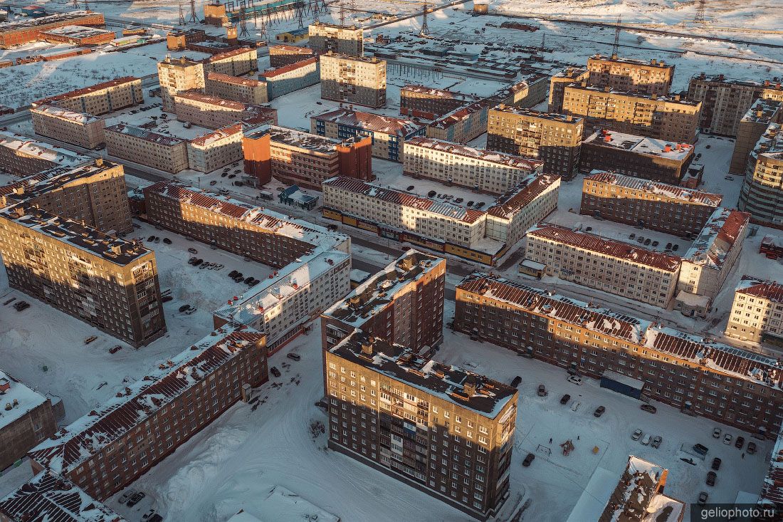 Улица Бегичева в Норильске с высоты фото