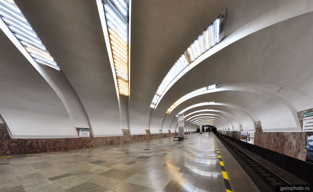 Станция метро Уралмаш в Екатеринбурге фото