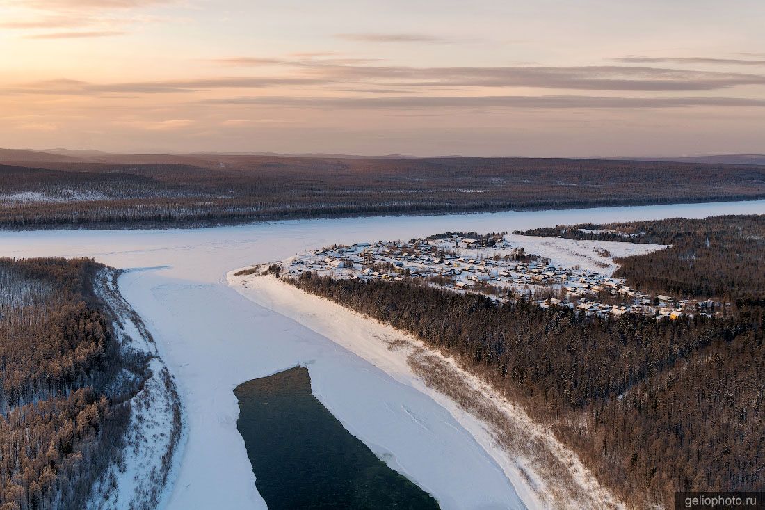 Посёлок Тутончаны в Эвенкии с высоты фото
