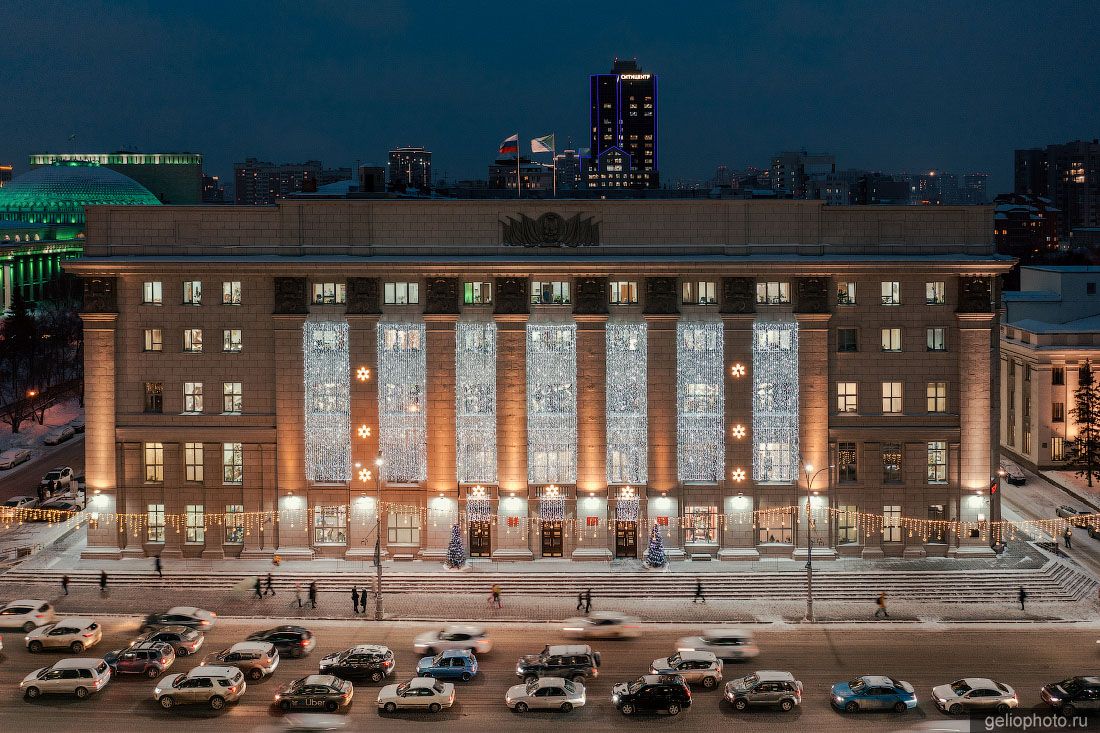 Мэрия Новосибирска вечером с высоты фото