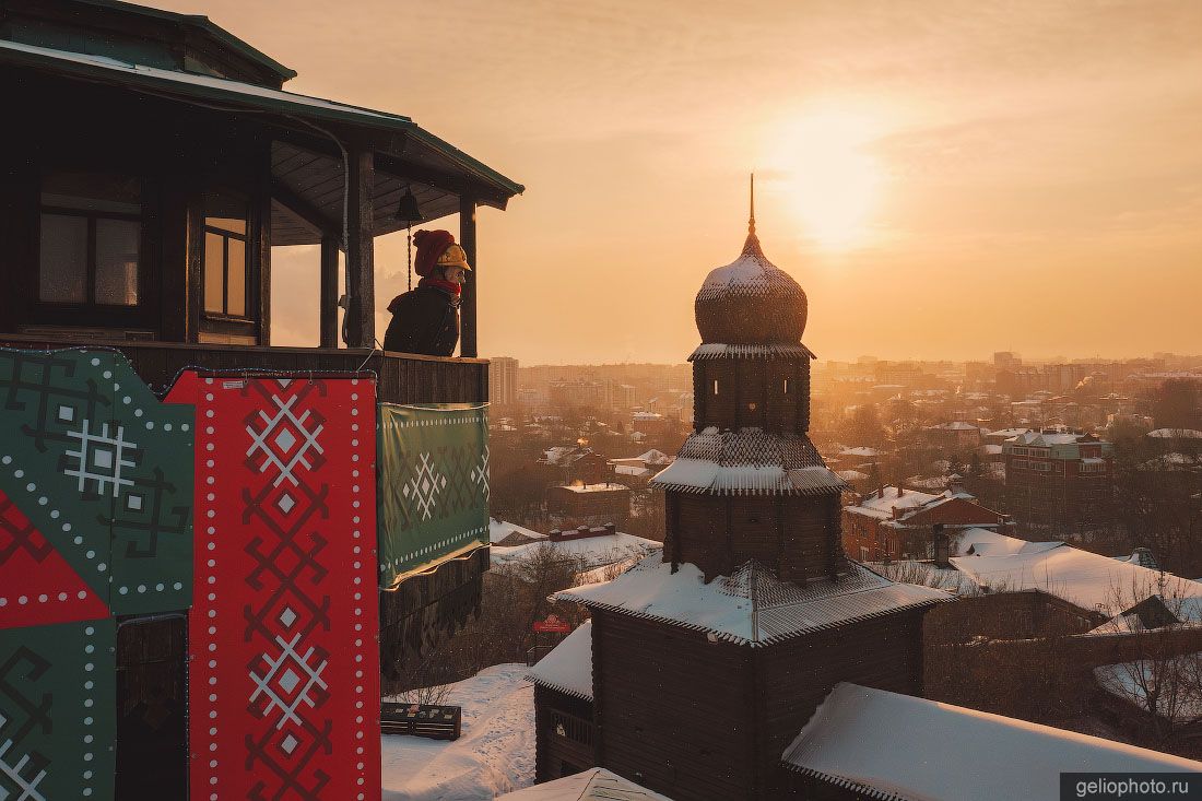 Спасская башня в Томске зимой фото