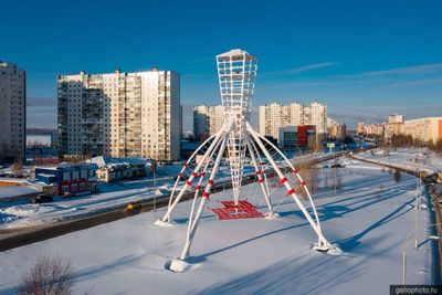 Памятник нефтяникам в Нижневартовске фото