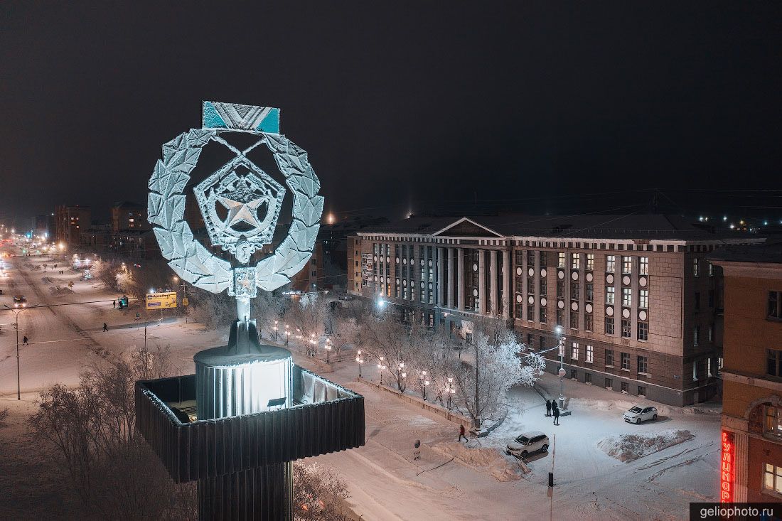 Памятный знак на Юбилейной площади в Воркуте фото