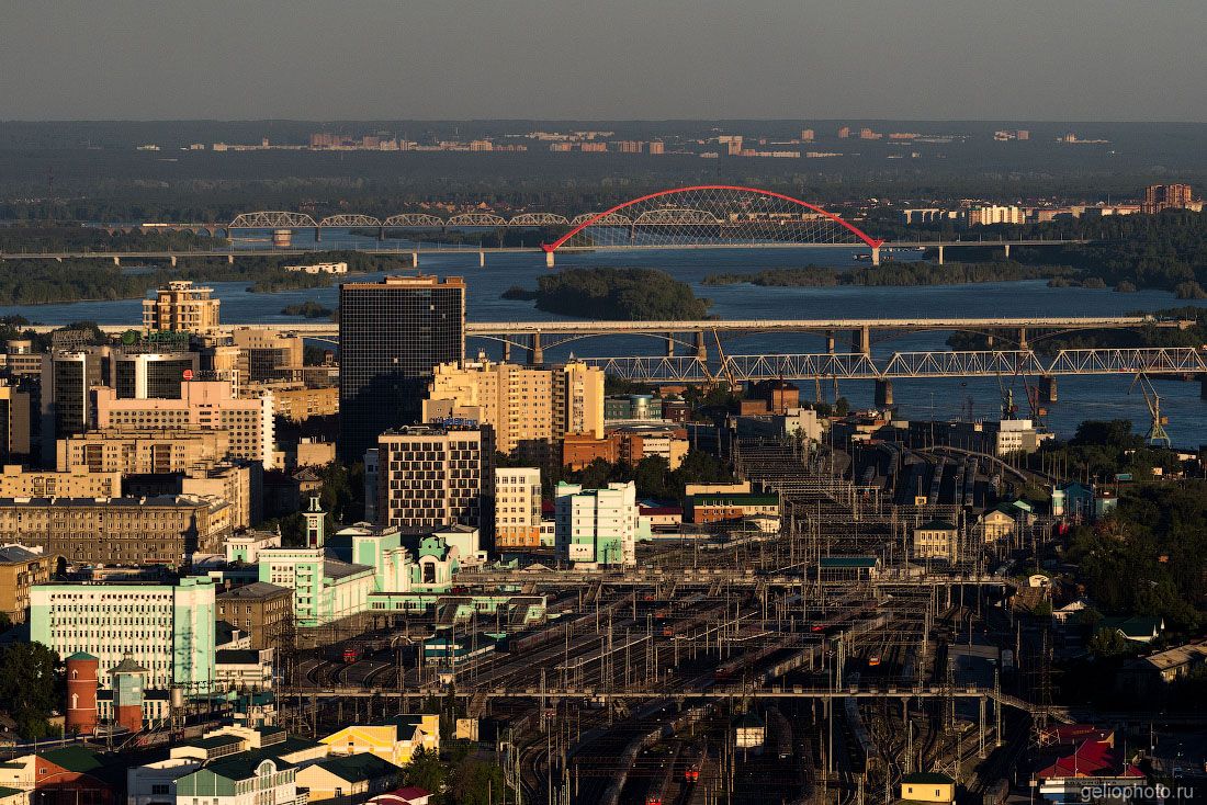 Железнодорожный вокзал и Транссиб в Новосибирске фото