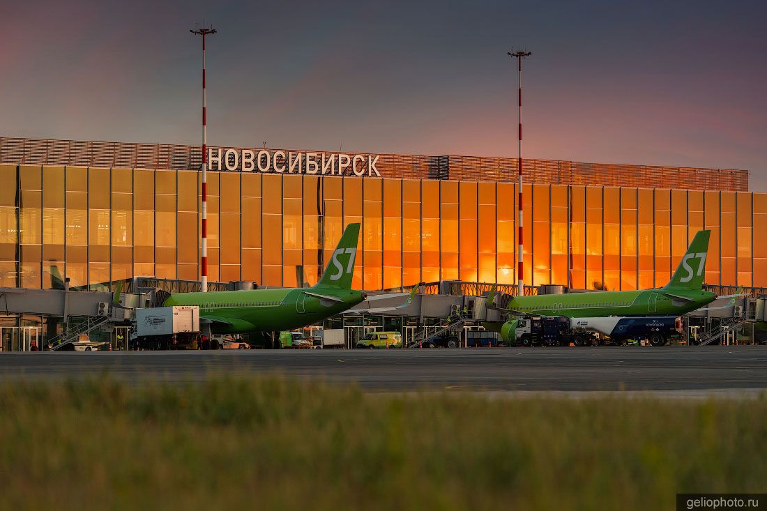 Самолёты S7 Airlines в аэропорту Новосибирска фото