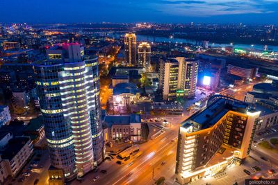 Ночной проспект Димитрова в Новосибирске фото