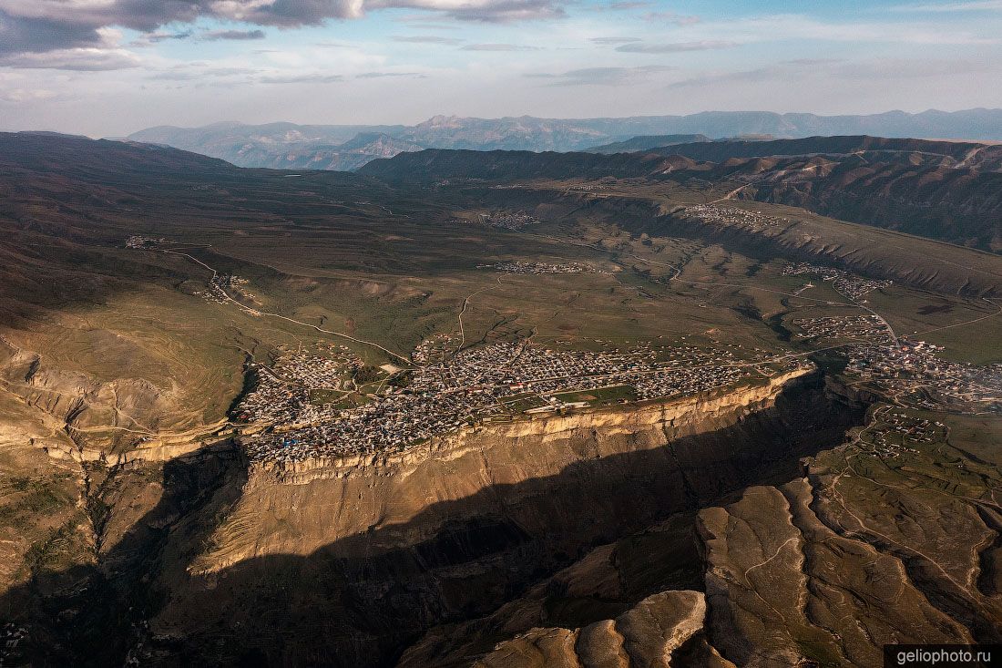 Хунзахское ущелье с высоты птичьего полёта фото