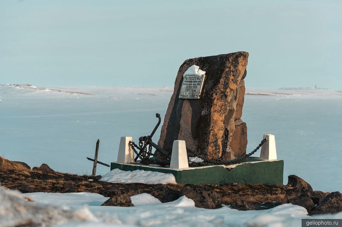 Памятник норвежскому моряку Тессему на Диксоне фото