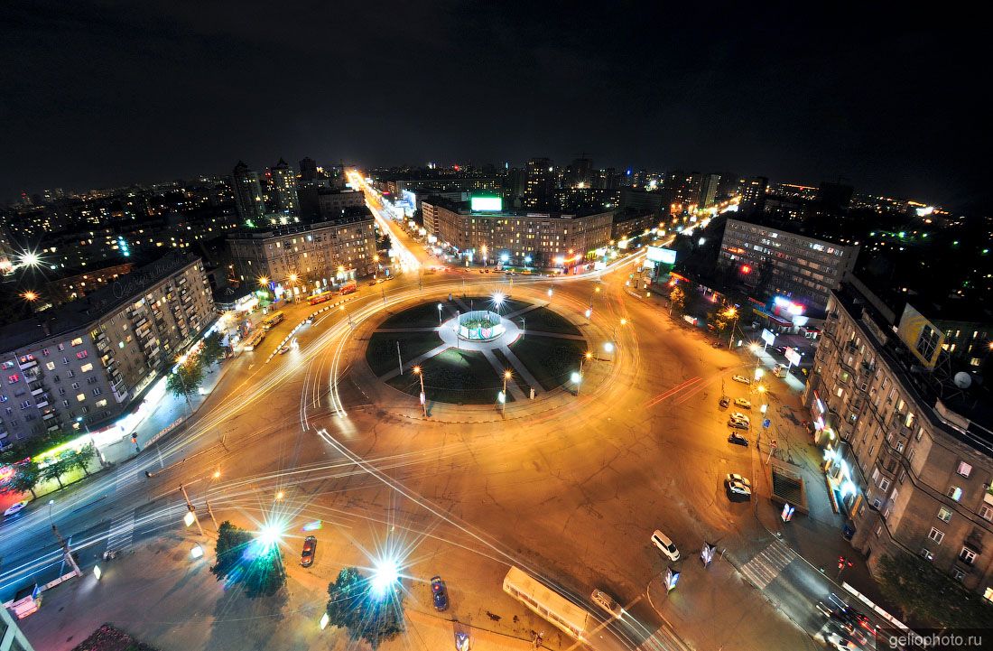Площадь Калинина в Новосибирске ночью фото