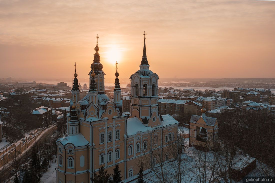 Воскресенская церковь в Томске зимой фото