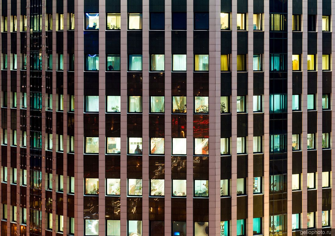 Окна офиса Сбербанка в Новосибирске фото